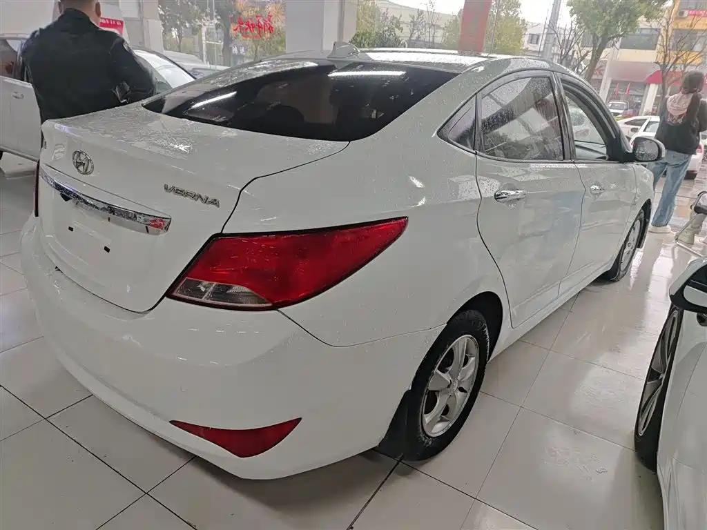 Accent 1.4 L Auto Leading GLX