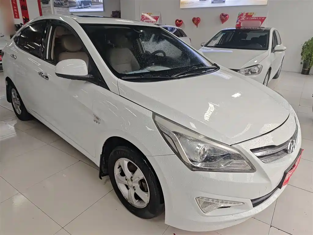 Accent 1.4 L Auto Leading GLX