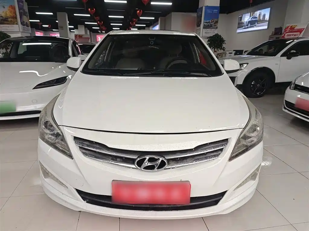 Accent 1.4 L Auto Leading GLX