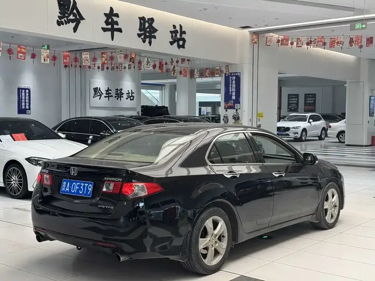 Honda Spirior 2.4 L Distinguished