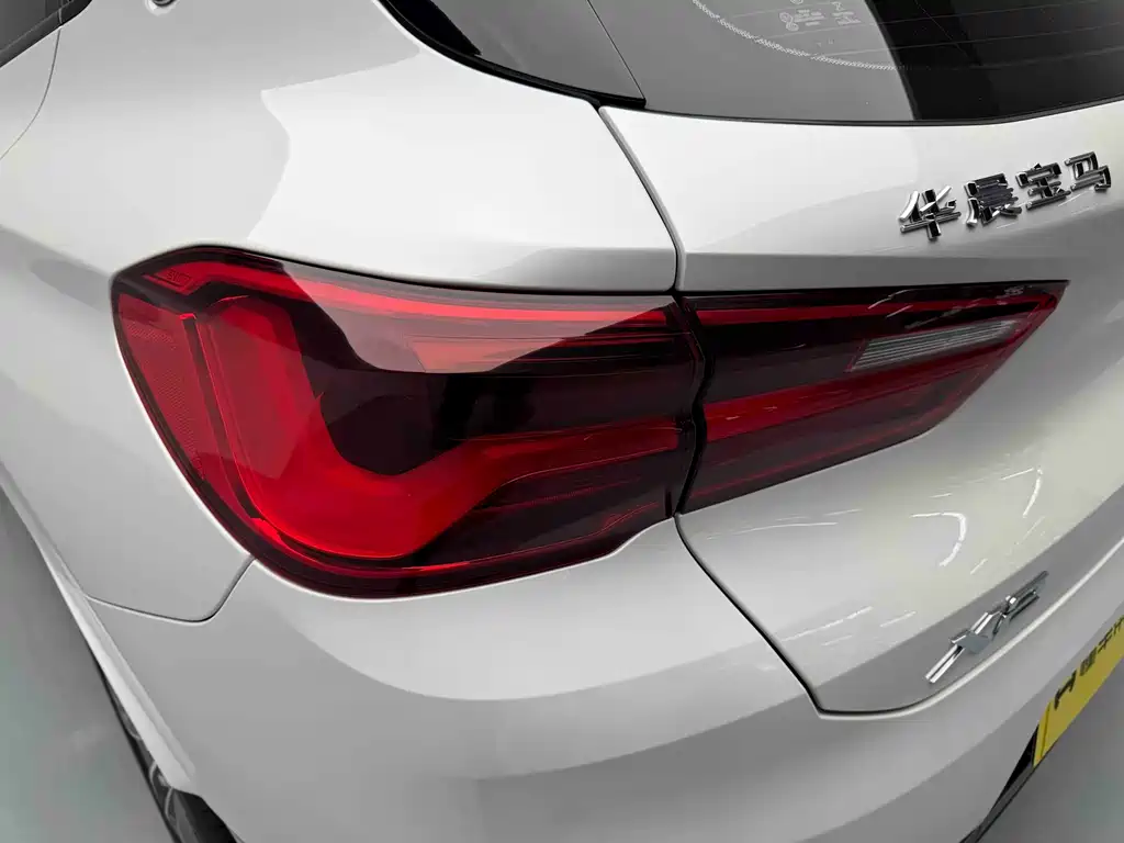 BMW X2 sDrive25 i Leading M Sport Package