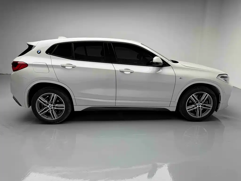 BMW X2 sDrive25 i Leading M Sport Package