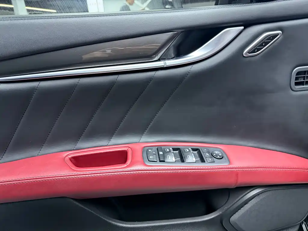 Ghibli 3.0 T Luxury CN-V