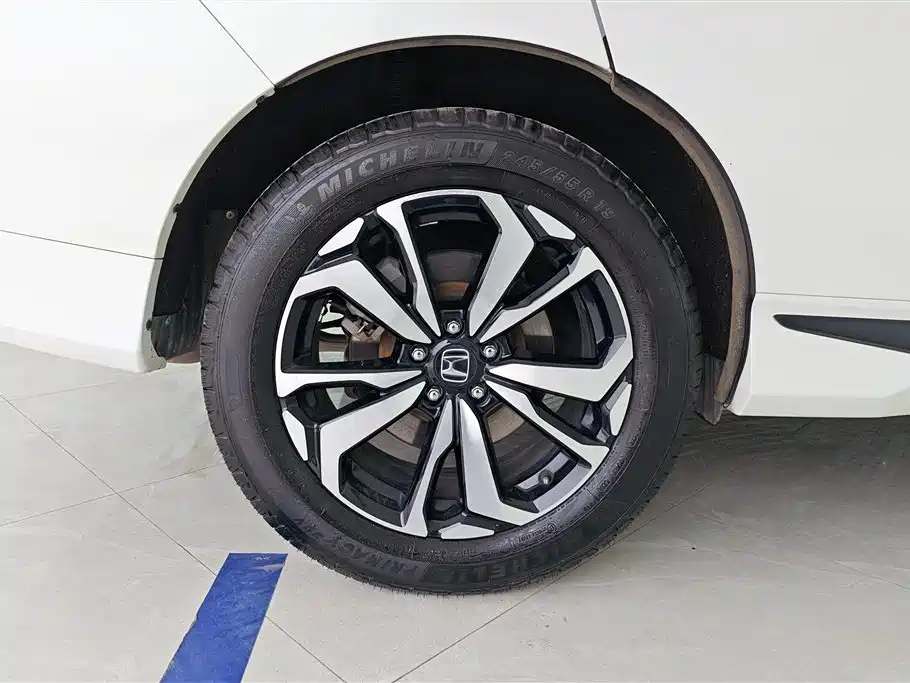 Honda UR-V 240 TURBO 2 WD Classic CN-V