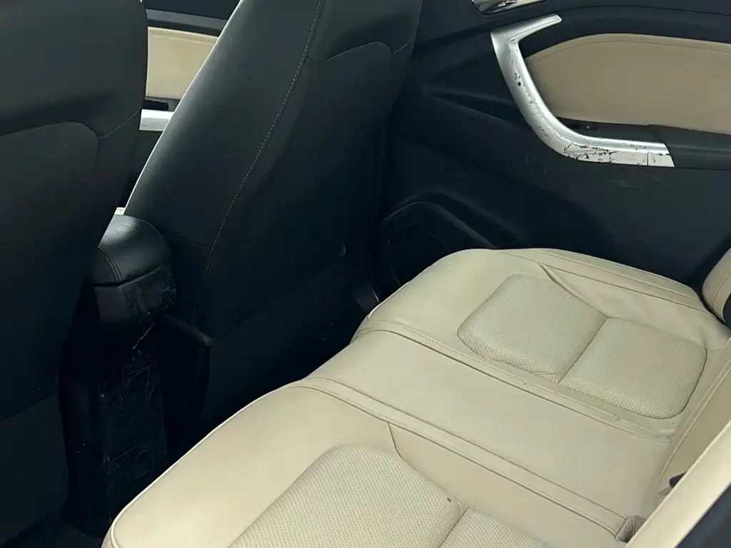 Yuexiang V7 1.6 L Auto Pleasure CN-V