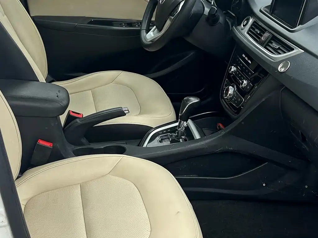 Yuexiang V7 1.6 L Auto Pleasure CN-V