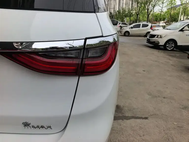 BYD Song MAX 1.5 T Auto Connected Premium 6-seat