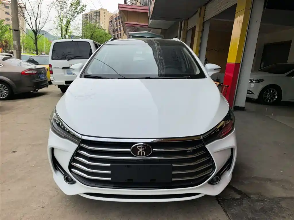 Song MAX 1.5 T Auto Connected Premium 6-seat
