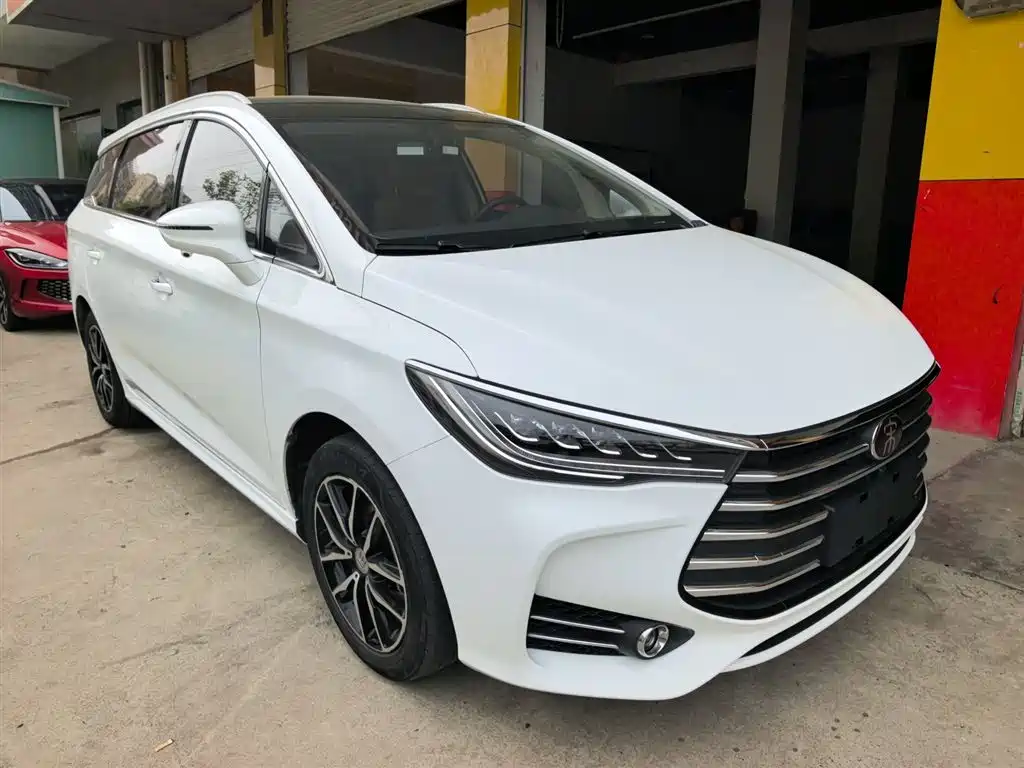 Song MAX 1.5 T Auto Connected Premium 6-seat