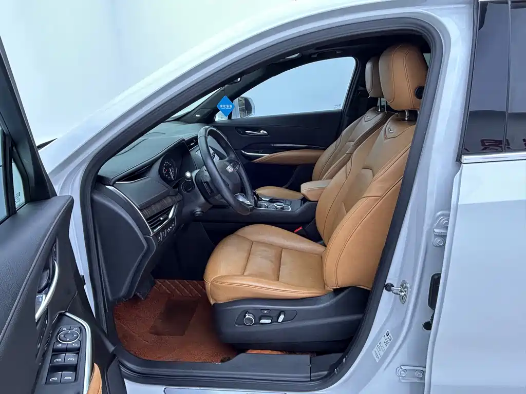 Cadillac XT4 凯迪拉克XT4 2021款 28 T 四驱铂金版