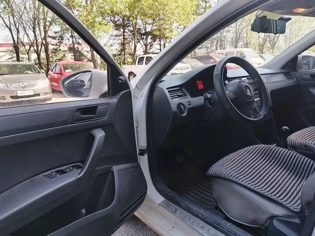 Santana 1.6 L Manual Style