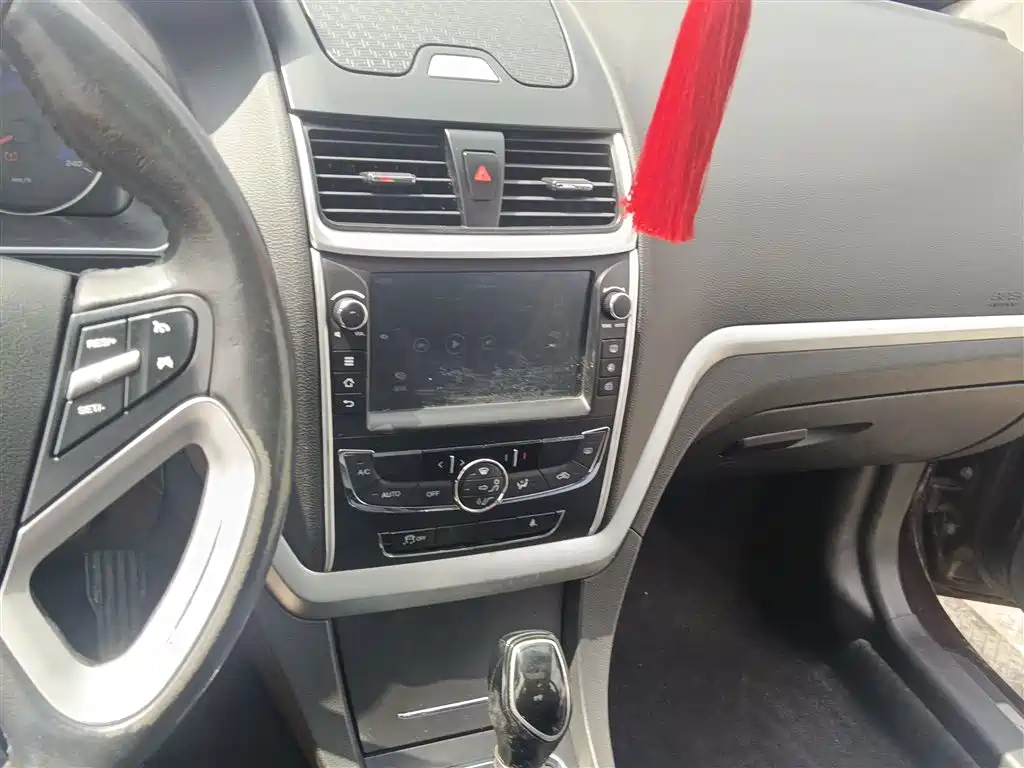 Emgrand Sedan 1.5 L CVT Upward