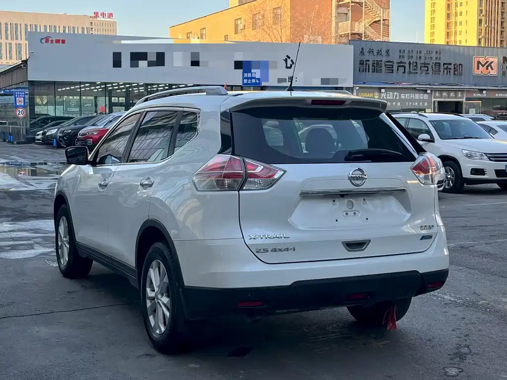 X-Trail 2.5 L CVT Luxury 4 WD