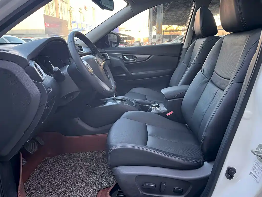 X-Trail 2.5 L CVT Luxury 4 WD