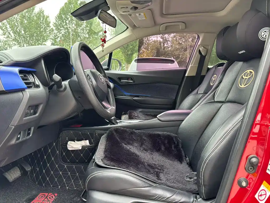 Toyota C-HR 2.0 L Leading