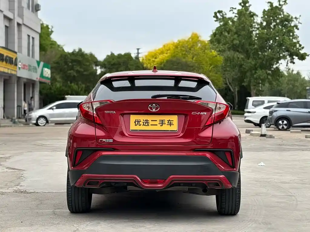 Toyota C-HR 2.0 L Leading