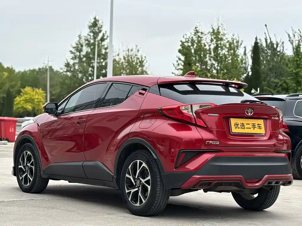 Toyota C-HR 2.0 L Leading