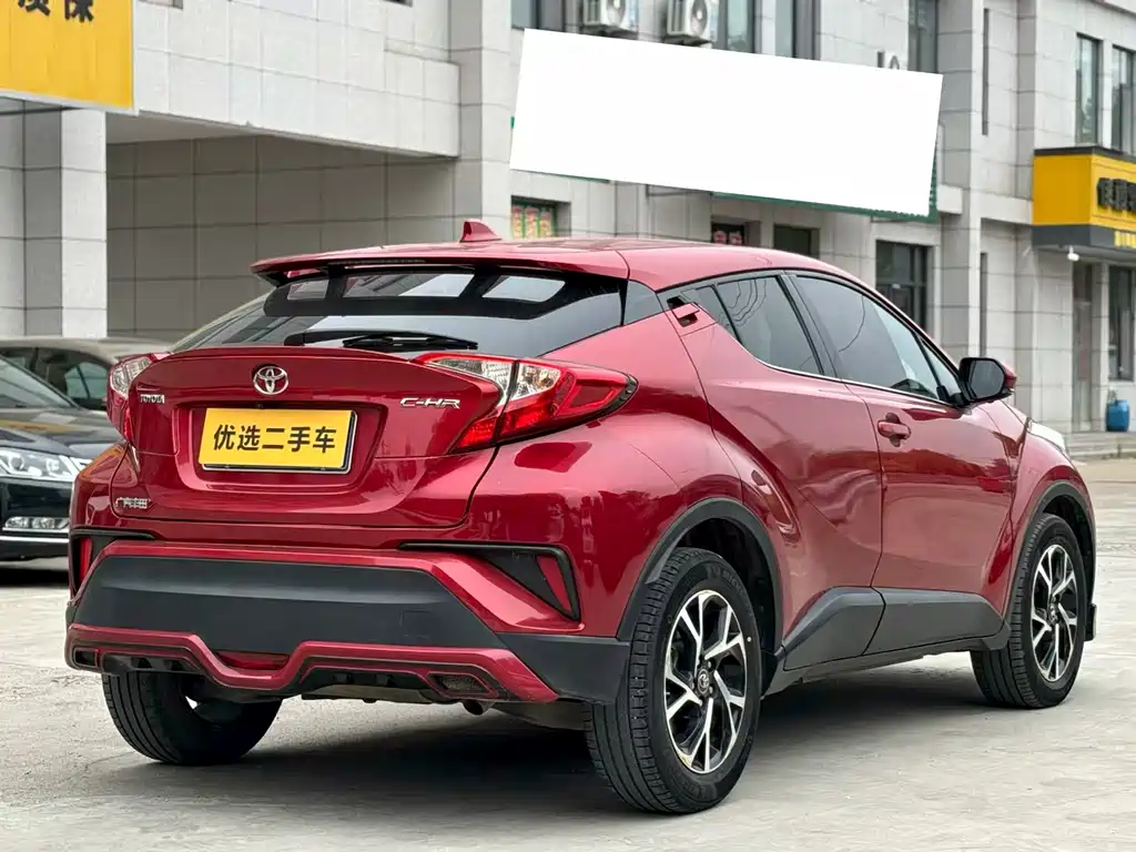 Toyota C-HR 2.0 L Leading
