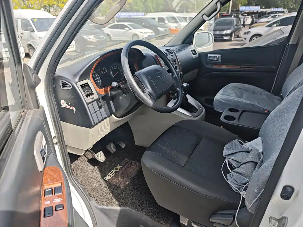 Grace 2.0 L Classic Standard LWB 7 9-seat