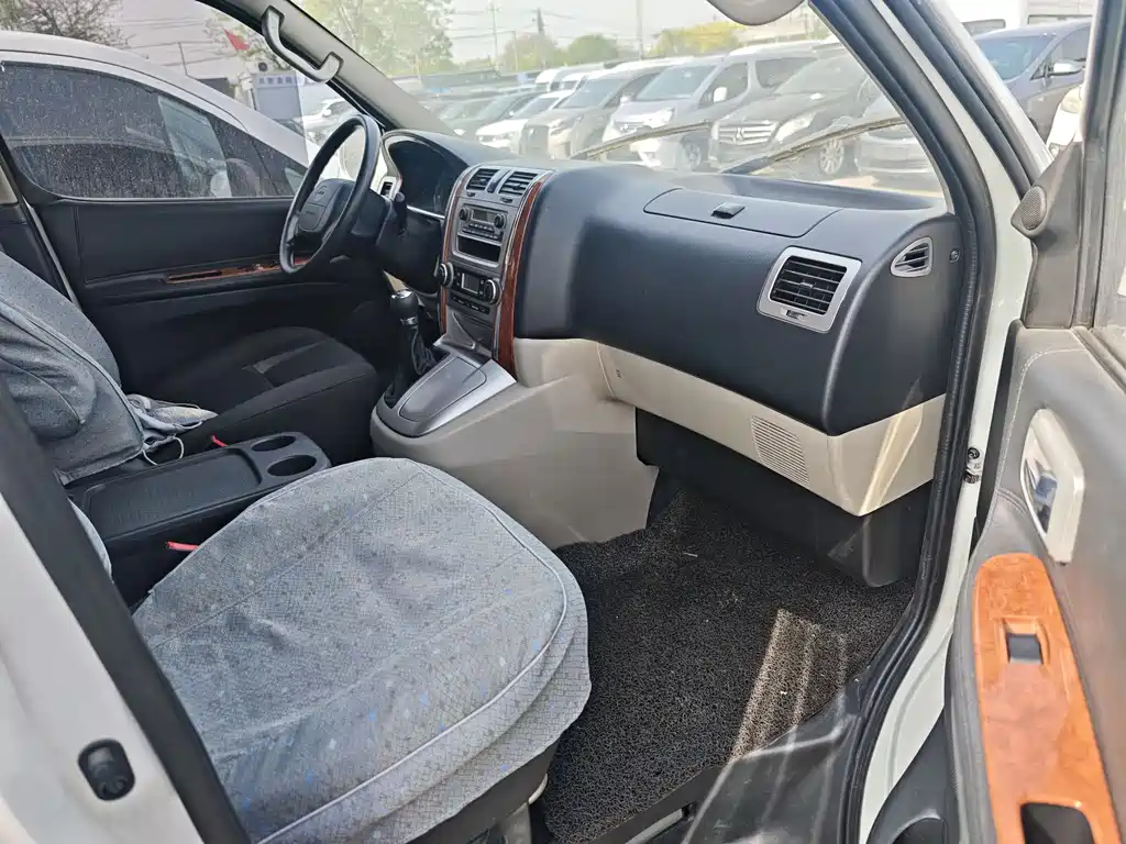 Grace 2.0 L Classic Standard LWB 7 9-seat