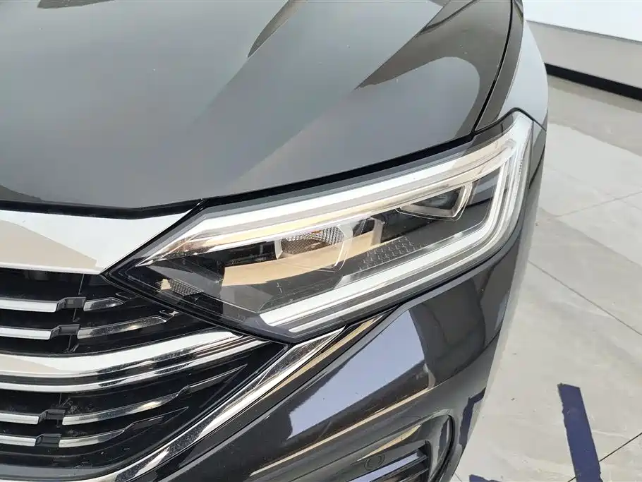 Sagitar 300 TSI DSG Transcend