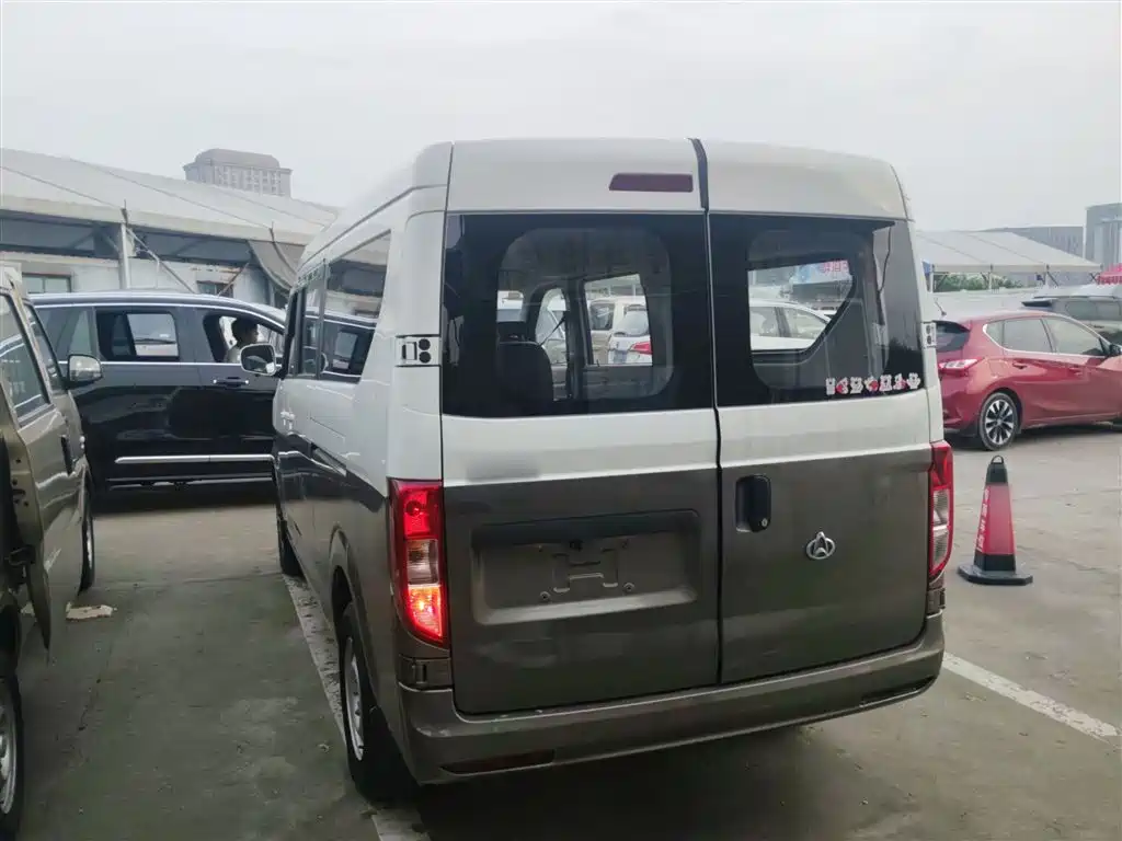 Kuayue Xing V5 跨越星V5 2022款 1.5 L舒适型5-7座客车JL473 QH