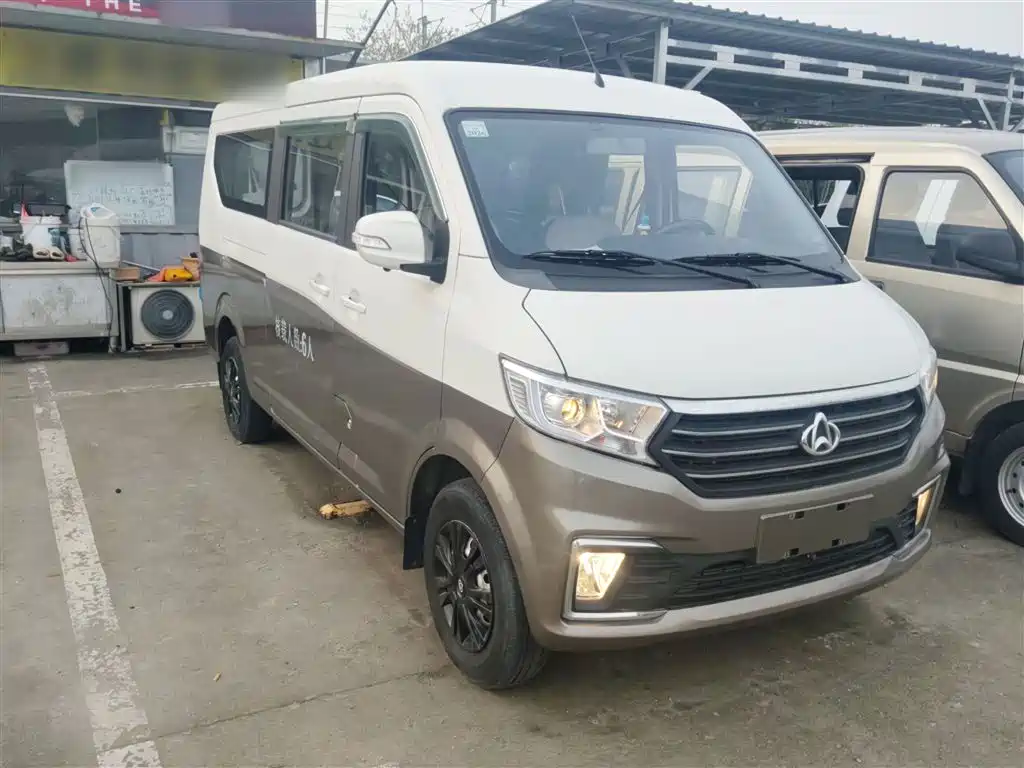 Kuayue Xing V5 跨越星V5 2022款 1.5 L舒适型5-7座客车JL473 QH
