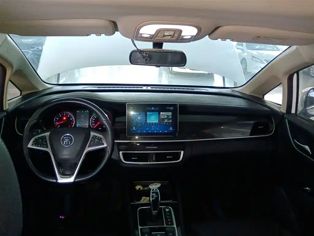 Song MAX 1.5 T Auto Connected Wise Comfort Sunroof 6-seat CN-VI