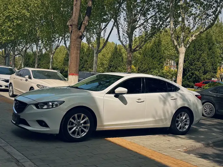 Mazda Atenza 2.0 L Blue Sky Luxury