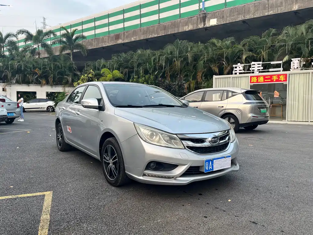 Surui 1.5 L Auto Luxury