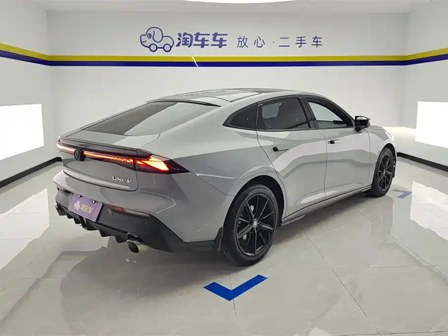 Changan UNI-V 1.5 T Distinguished