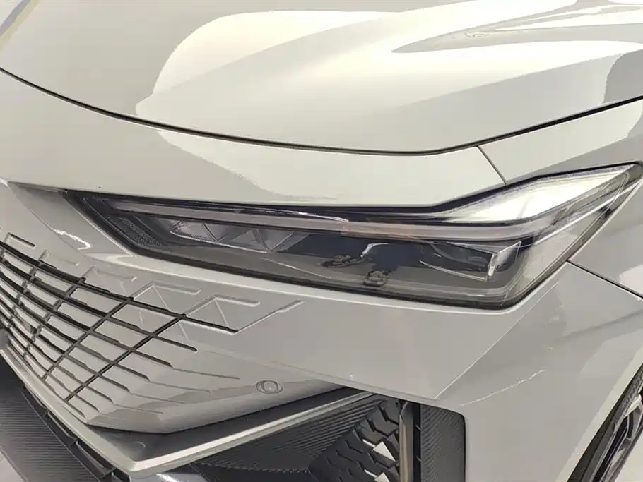 Changan UNI-V 1.5 T Distinguished