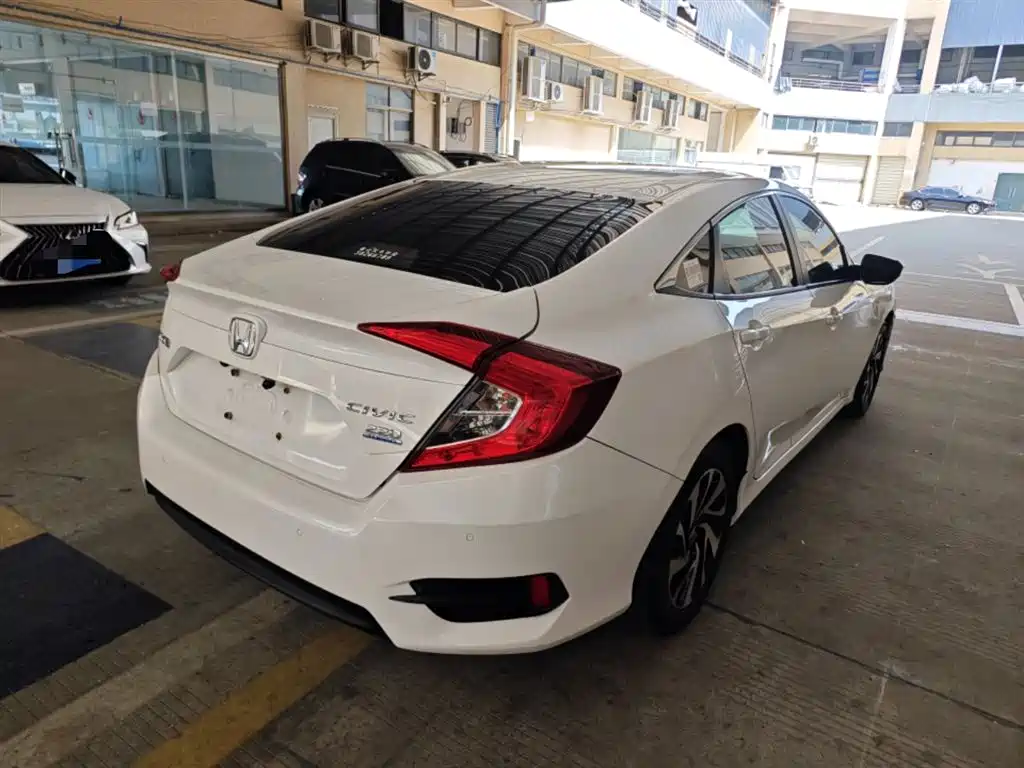 Civic 220 TURBO CVT Luxury