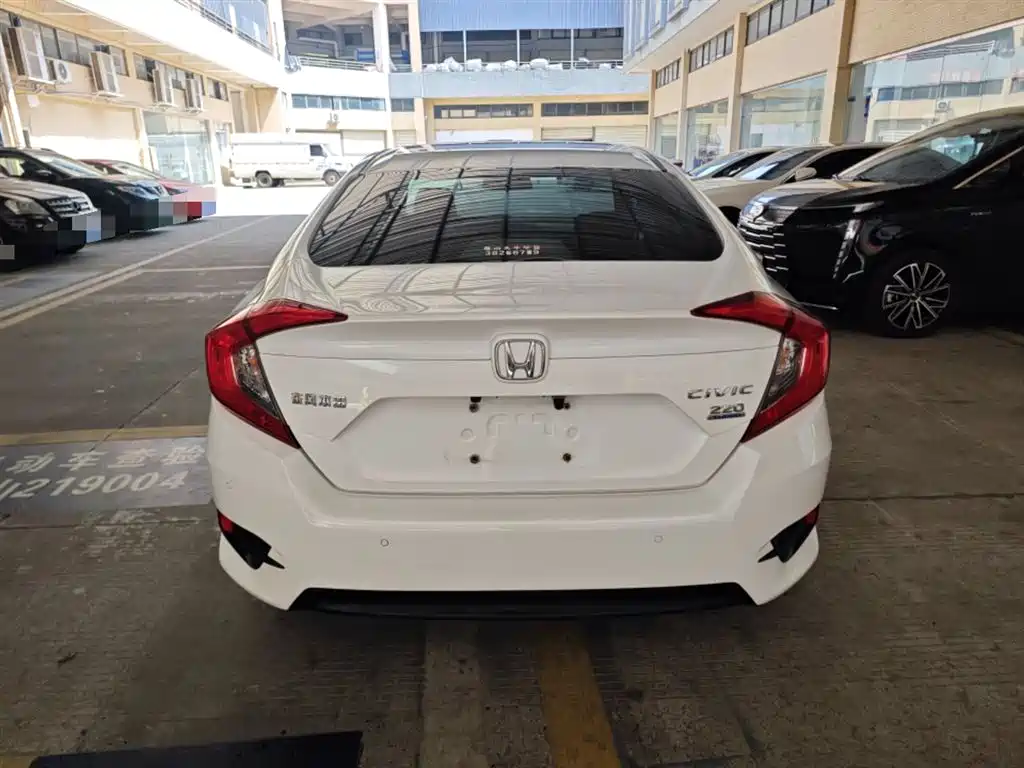 Civic 220 TURBO CVT Luxury