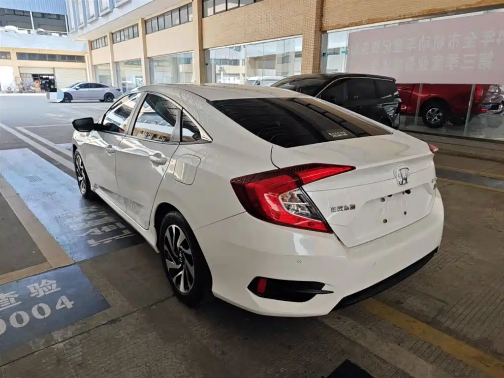 Civic 220 TURBO CVT Luxury