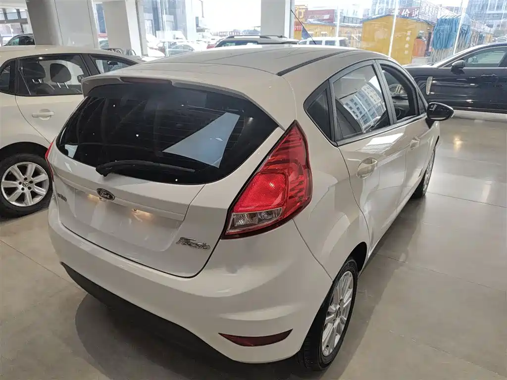 Fiesta Hatchback 1.5 L Auto Fashion