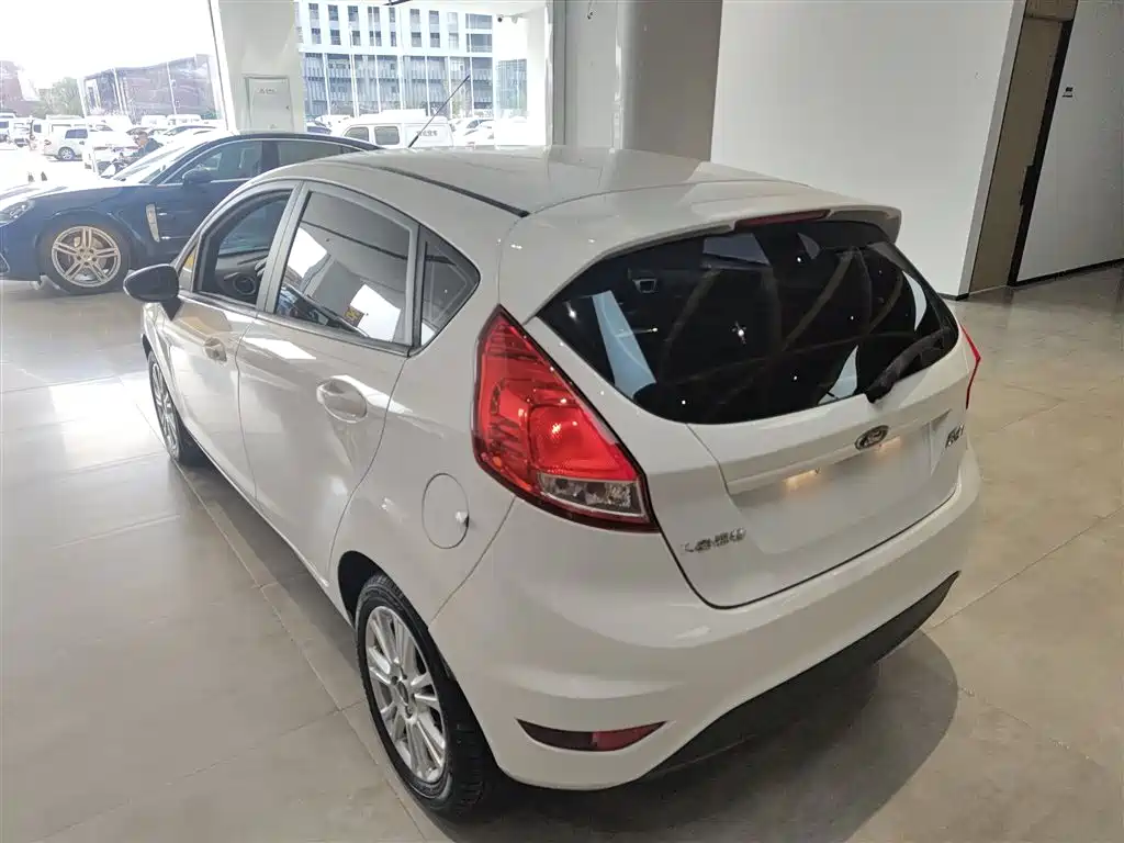 Fiesta Hatchback 1.5 L Auto Fashion