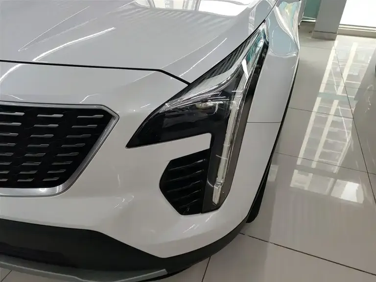 Cadillac XT4 28 T 2 WD Leading