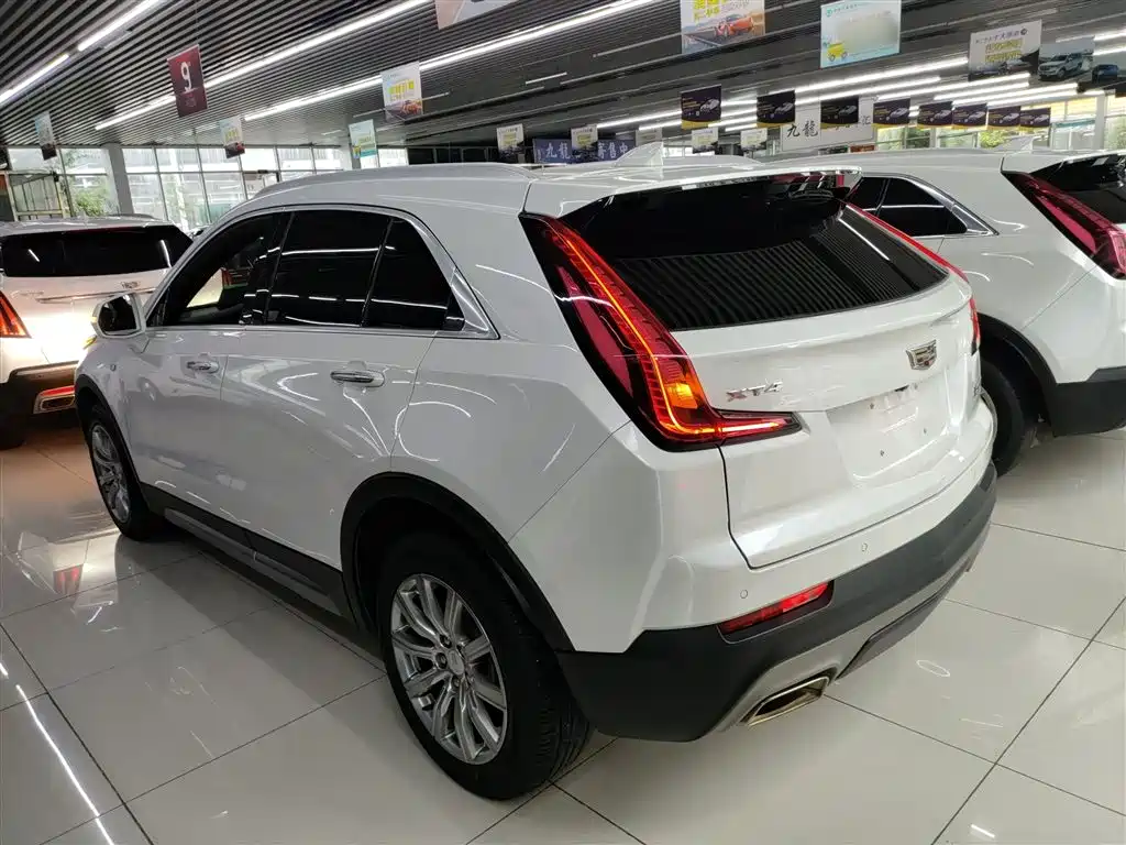 Cadillac XT4 28 T 2 WD Leading