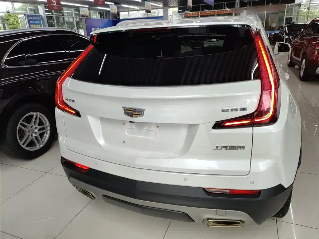 Cadillac XT4 28 T 2 WD Leading