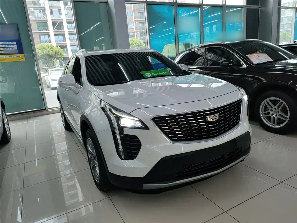Cadillac XT4 28 T 2 WD Leading