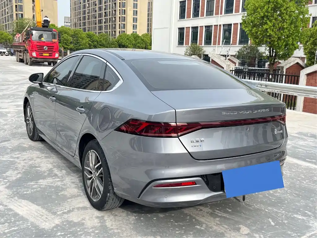 Qin PLUS DM-i 55 KM Distinguished