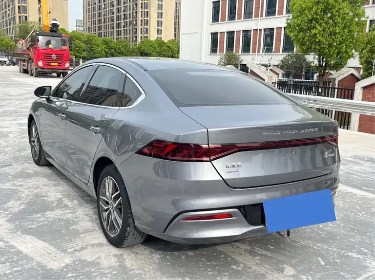 BYD Qin PLUS DM-i 55 KM Distinguished