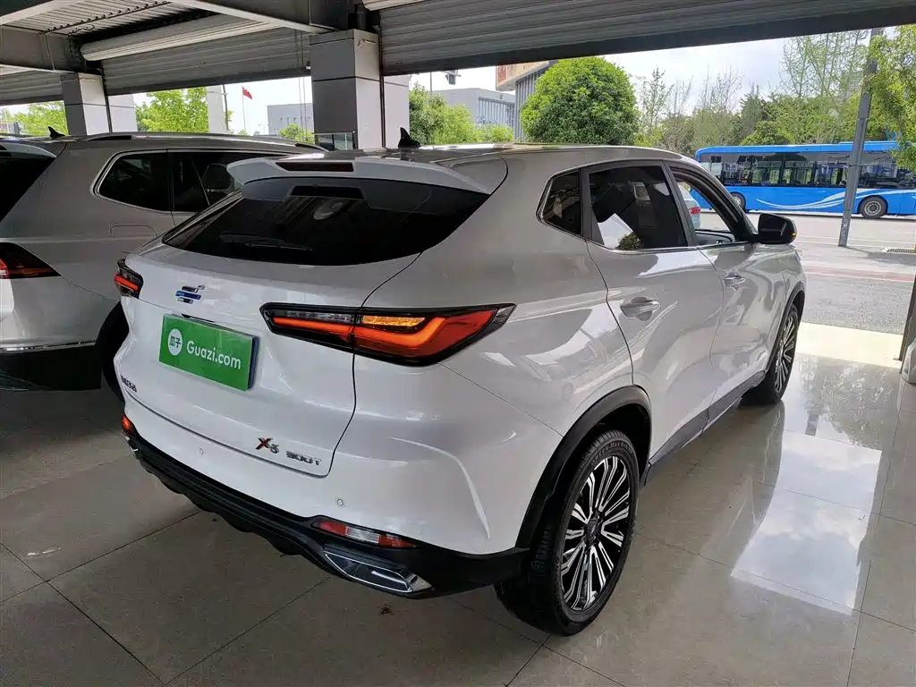 Changan Oshan X5 1.5 T DCT Distinguished