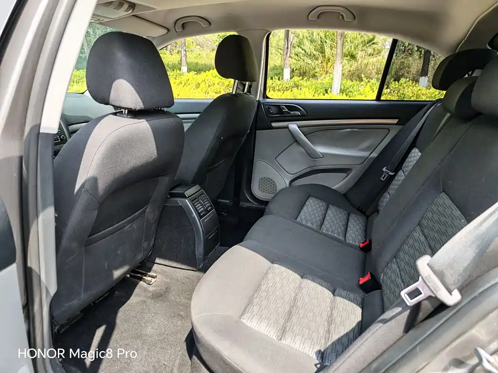 Octavia 1.6 L Auto Yijie