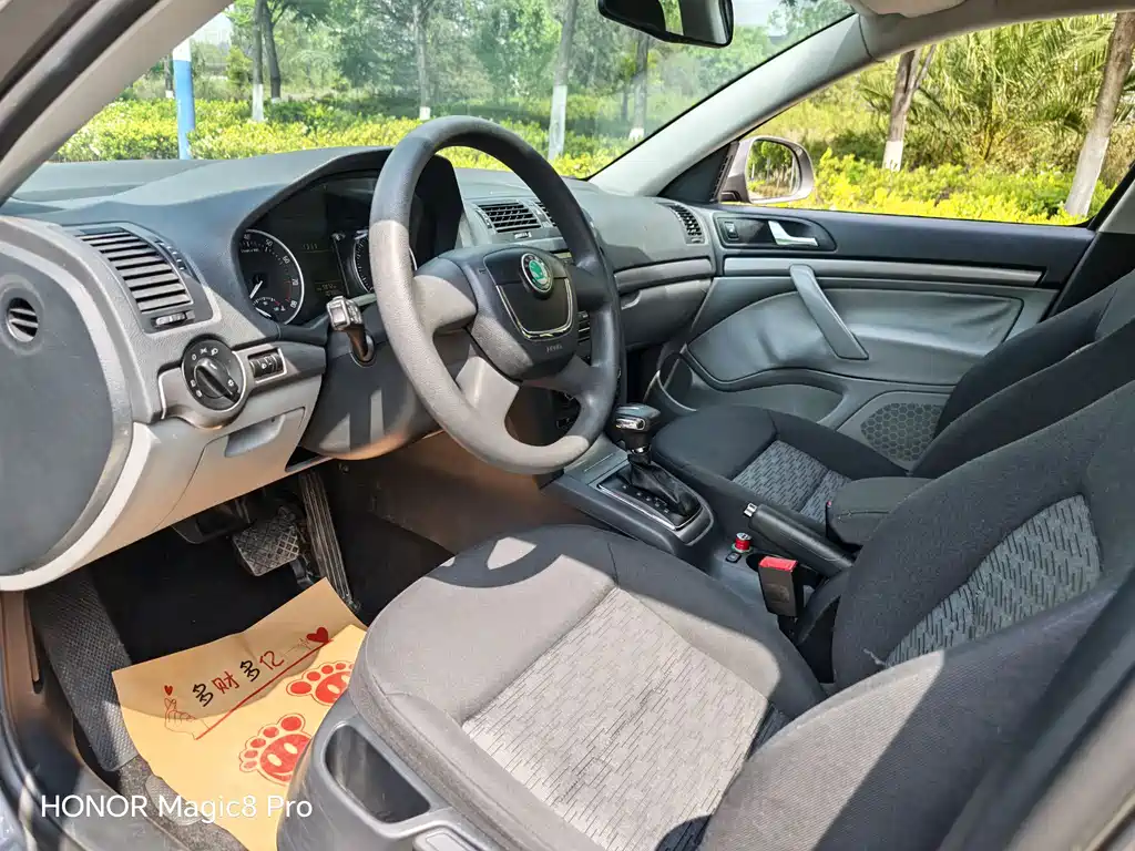 Octavia 1.6 L Auto Yijie