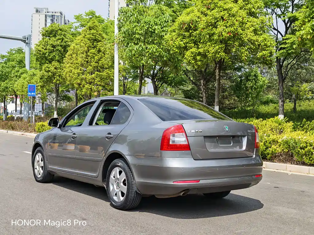Octavia 1.6 L Auto Yijie