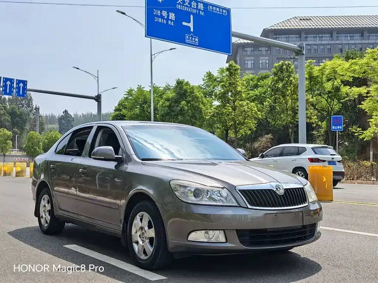 Skoda Octavia 1.6 L Auto Yijie