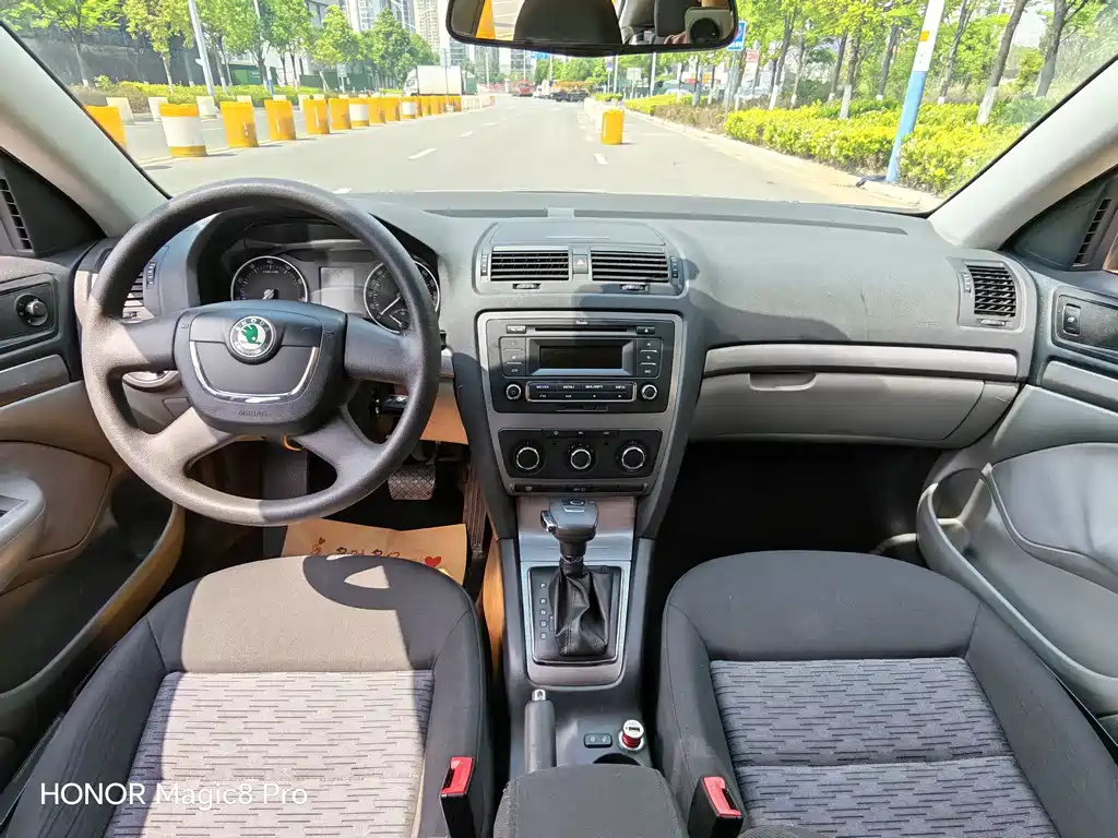 Octavia 1.6 L Auto Yijie