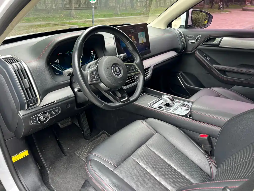 Tang NEV DM 2.0 T Full-time 4 WD Connected Creative Enjoyment 7-seat CN-VI